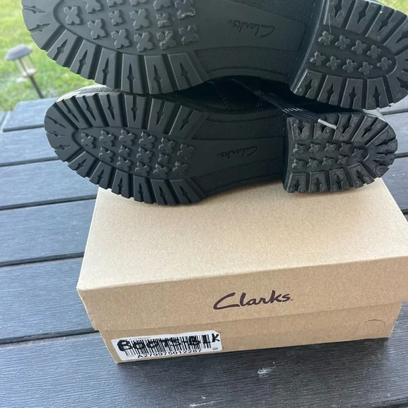 Clarks Boots Women's 9.5 Black Hiking Lace Up cushion comfort store display - Picture 4 of 15